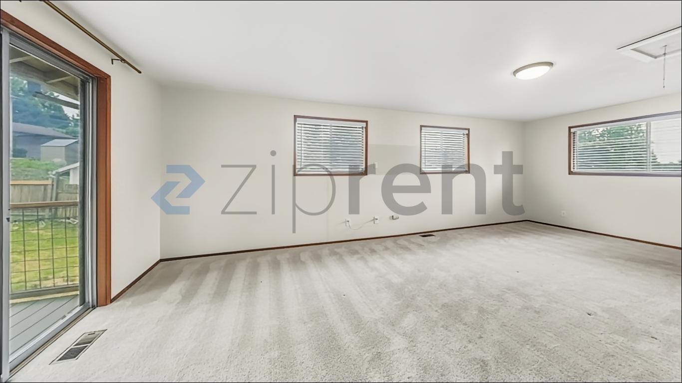 Building Photo - Unit