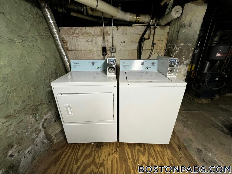 Building Photo - 205 Hillside St