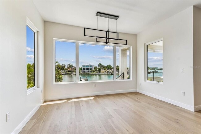 Building Photo - 3 Treasure Ln