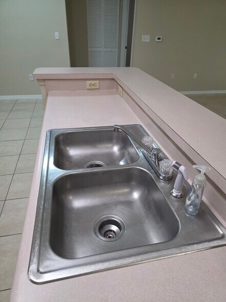 Building Photo - 5610 Pinnacle Heights Cir
