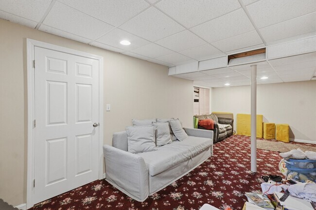 Building Photo - 11 Roseanna Park Dr