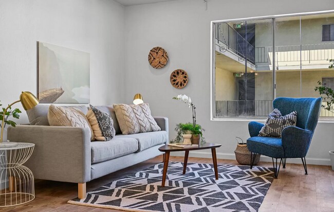 Building Photo - Adorable Remodeled Studio! Walk to Lake Merritt, Trader Joes, Whole Foods! Parking Included!