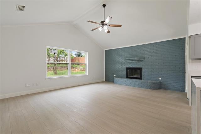 Building Photo - 2024 Oakmeadow St