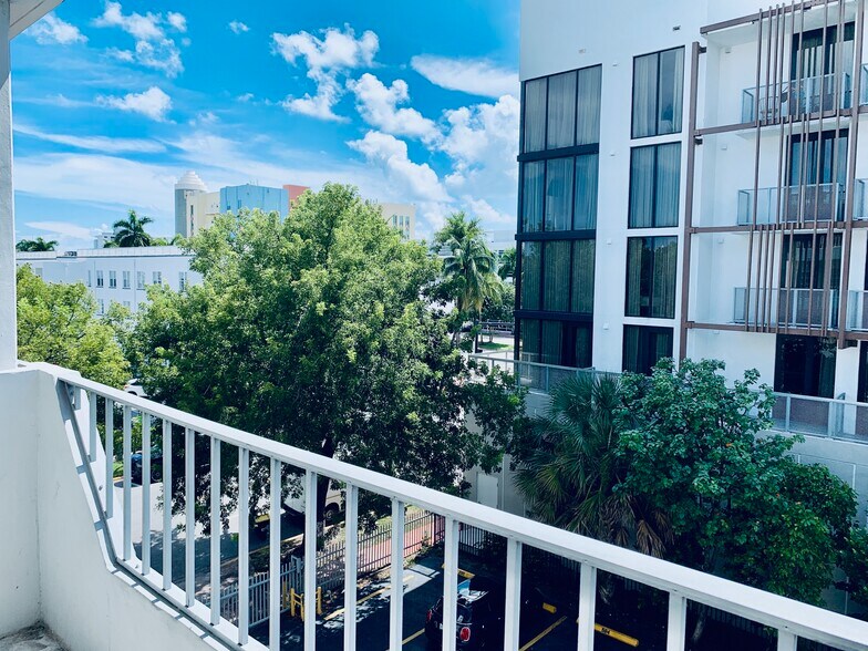 Building Photo - 528 Meridian Ave