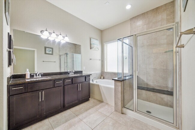 Building Photo - 1539 Giles Dr
