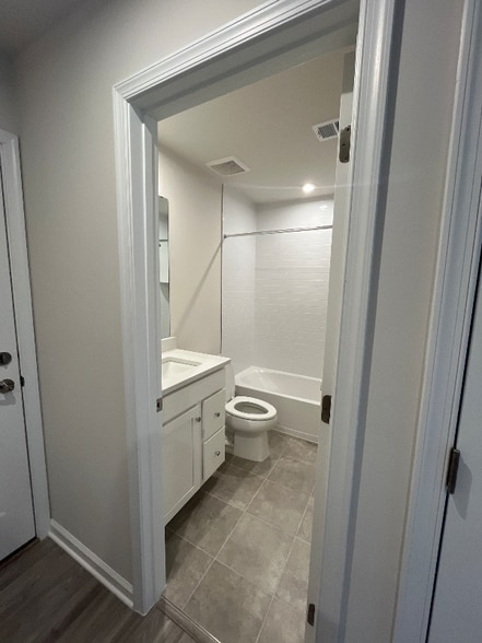 Building Photo - 3418 Chester Aly