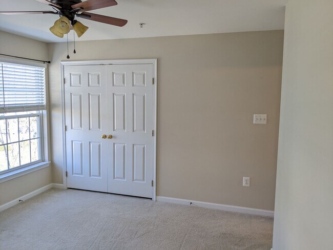 Building Photo - Updated condo in Ballenger Creek available in June!