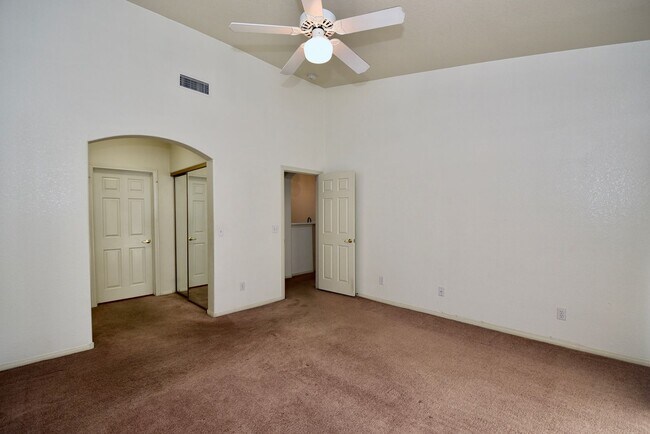 Building Photo - COZY 2 BED 2 BATH CONDO ON 2ND FLOOR AT PA...
