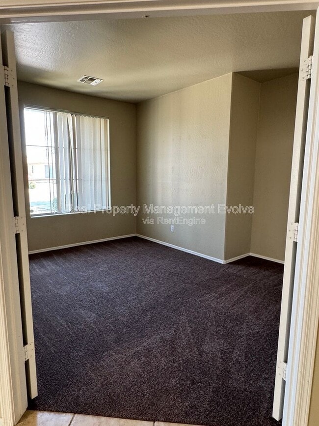 Building Photo - 15440 W Jefferson St