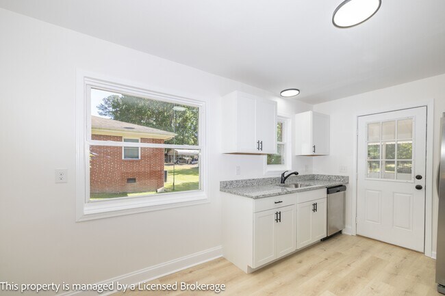 Building Photo - 409 Eastover Ave