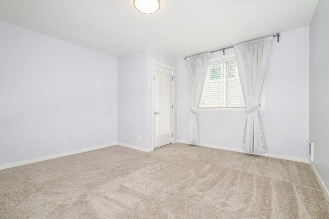 Building Photo - **Updated 2-Bedroom Condo with Secure Parking, In-Unit Laundry & Utilities Included**