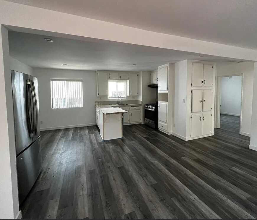 Huge kitchen - 340 Rennie Ave