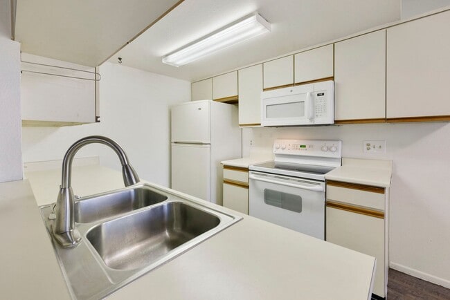 Building Photo - Moon Valley Townhouse at 7th and T-Bird!