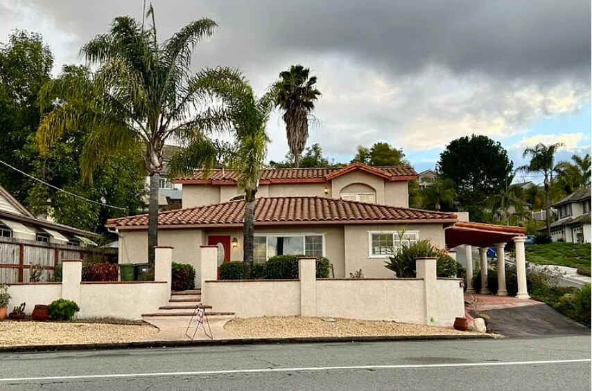 Primary Photo - 8319 Prospect Ave