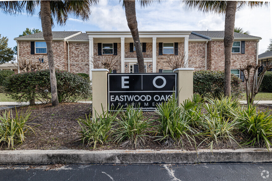 Primary Photo - Eastwood Oaks