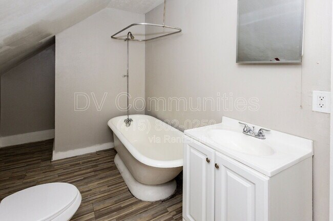 Building Photo - 3926 Woodbridge Ave