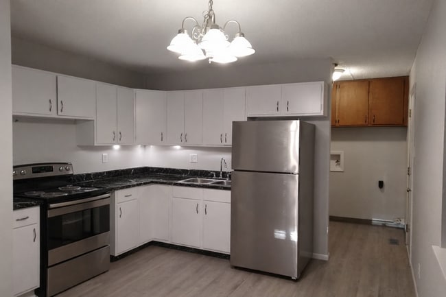 Building Photo - 3326 SW Kiowa St