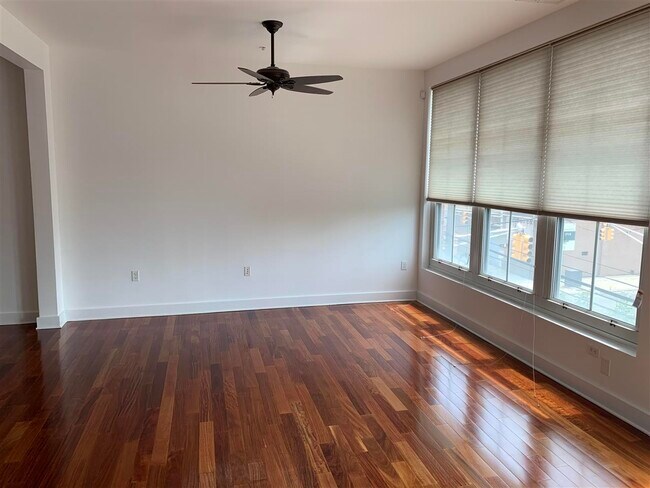 Building Photo - 55 Mallory Ave