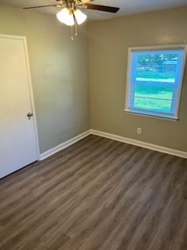 Building Photo - 3 Bedroom, 2 Bathroom Home