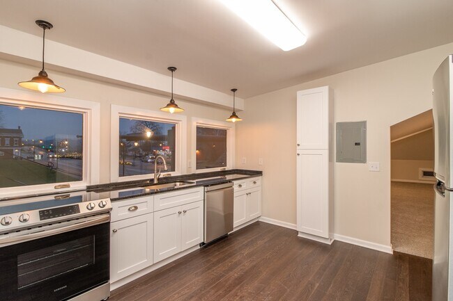 Building Photo - 302 W M.L.K. Jr. Blvd