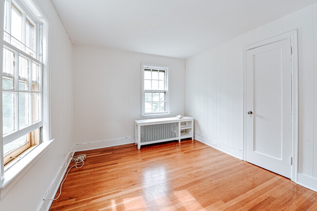 Building Photo - 61 Villa Ave