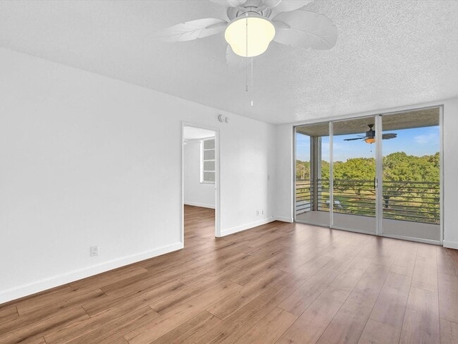 Building Photo - 9470 Poinciana Pl