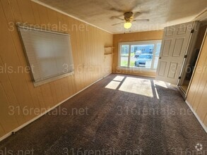 Building Photo - $950 - 3 bedroom / 1 bathroom - Single Fam...