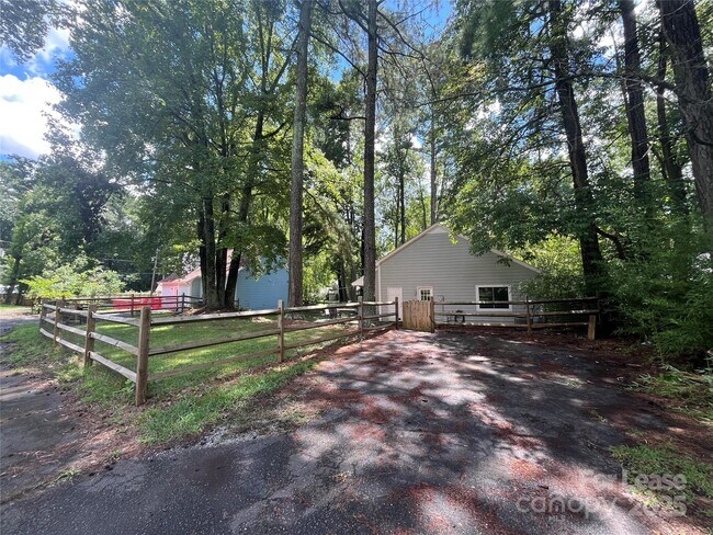 Building Photo - 10227 Grand Junction Rd