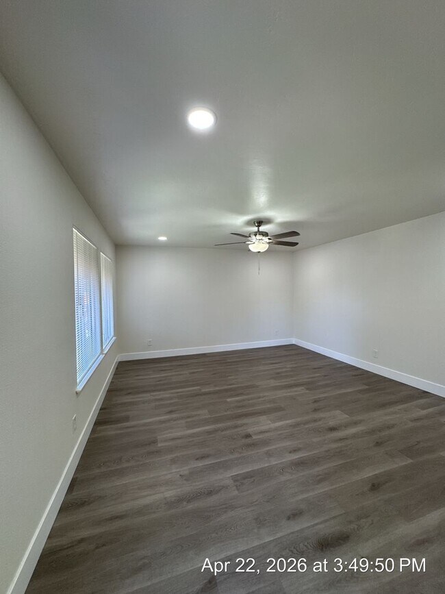 Building Photo - MOVE IN READY! 2 WEEKS OFF!! NO APP FEE! UPSTAIRS UNIT WITH BALCONY!
