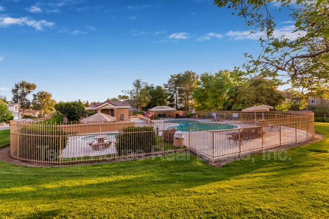 Building Photo - 27733 Mansfield Ct
