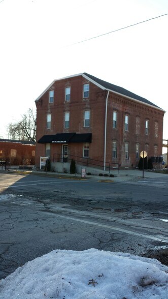 Building Photo - 311 N Douglas St