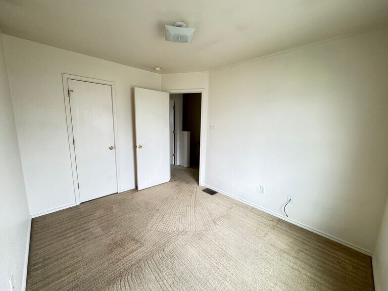 Building Photo - 4410 Sylvia Dr