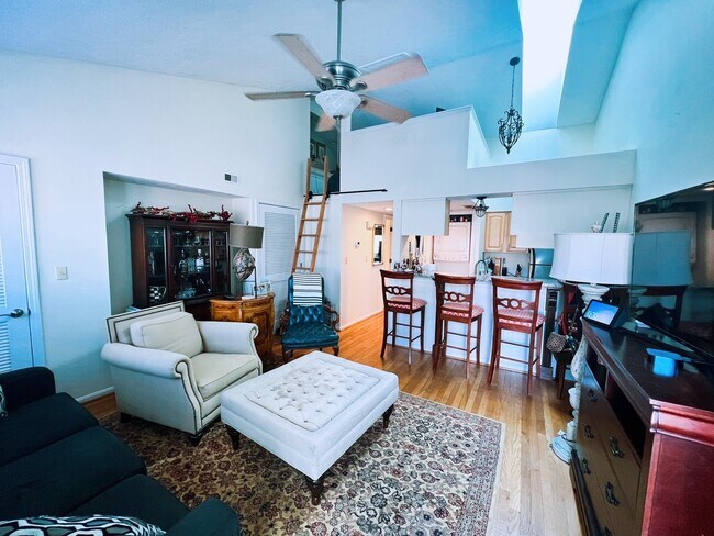 Building Photo - 370 Cres Spring Dr