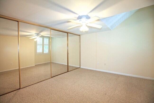 Building Photo - COMING SOON:2 bedroom townhome in Uptown Charlotte!