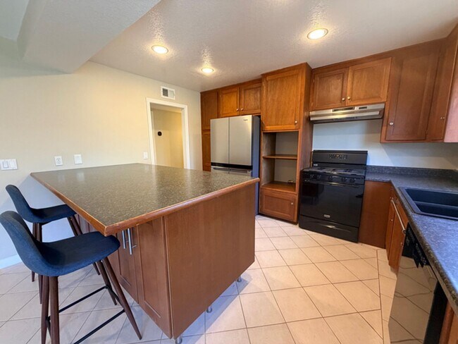 Building Photo - 3 Bed/ 2 Bath Brea Home w/Garage and Native Landscaped Yard