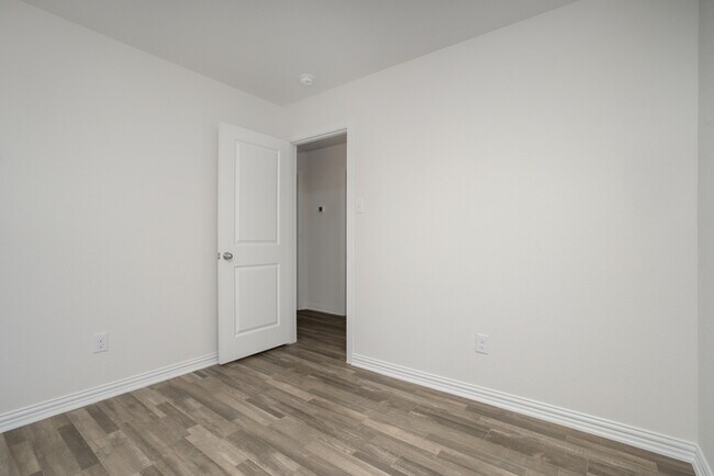 Building Photo - 608 N 18th St