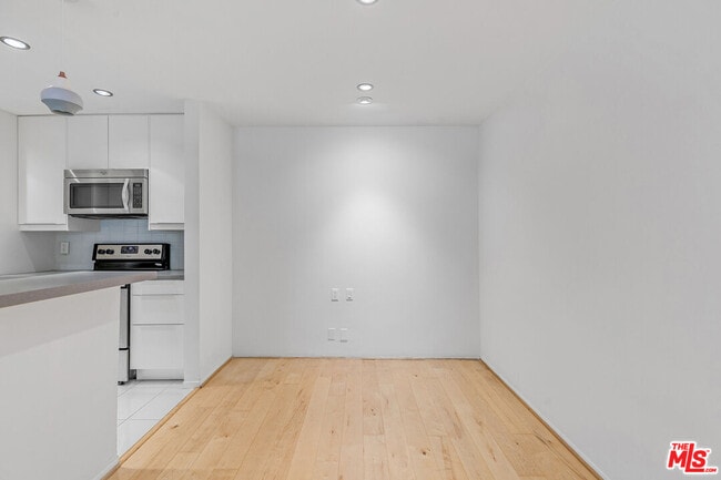 Building Photo - 8535 W Knl Dr