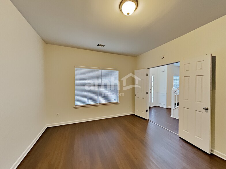 Building Photo - 412 Farmwood Way