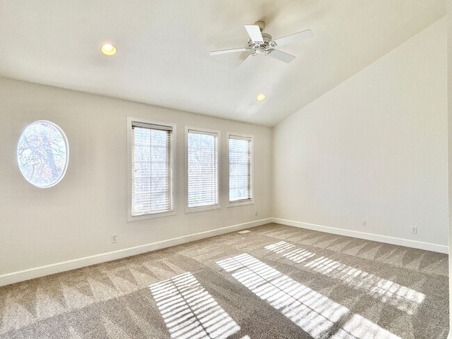 Building Photo - 943 Sage Park Ln S