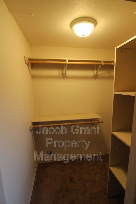 Building Photo - 4240 Willow Canyon Dr