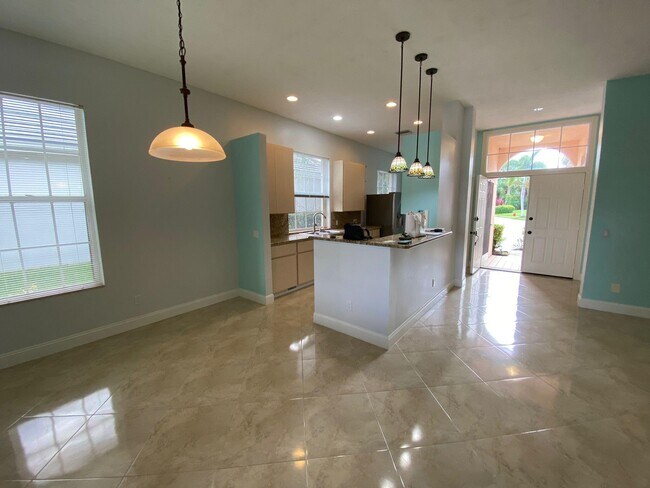 Building Photo - 511 SW Hampton Ct