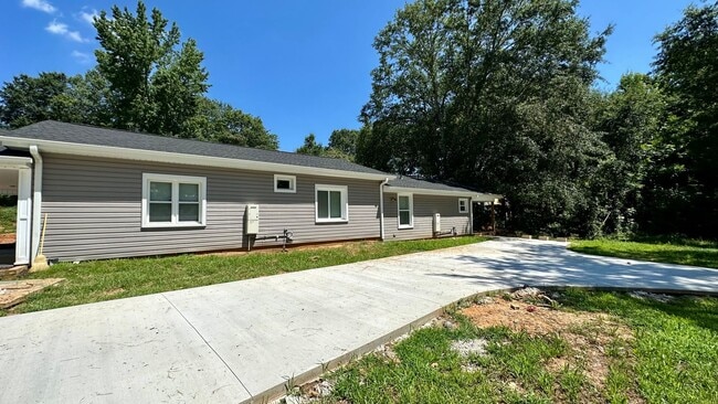 Building Photo - Charming Brand New 1 Bedroom 1 Bath Duplex