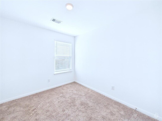 Building Photo - 525 Riverdale Dr