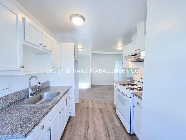 Building Photo - 546 Lime Ave