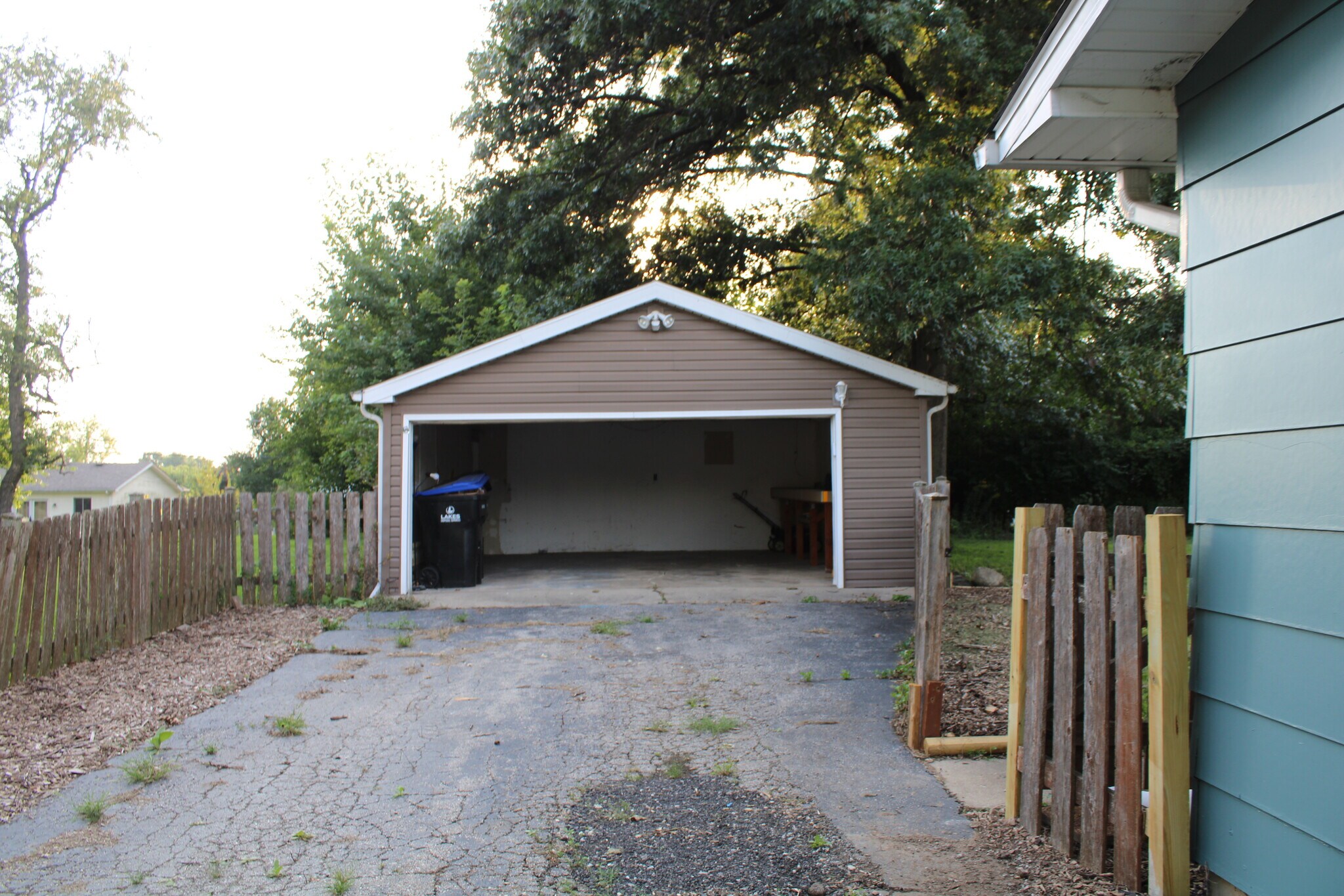 Building Photo - 2807 Benjamin Dr