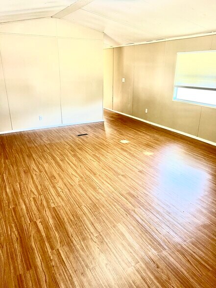 Building Photo - 300 Murls Lake Rd