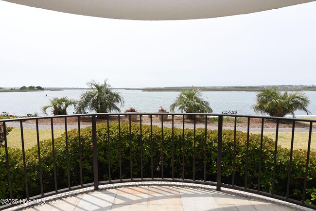Building Photo - 322 Causeway Dr