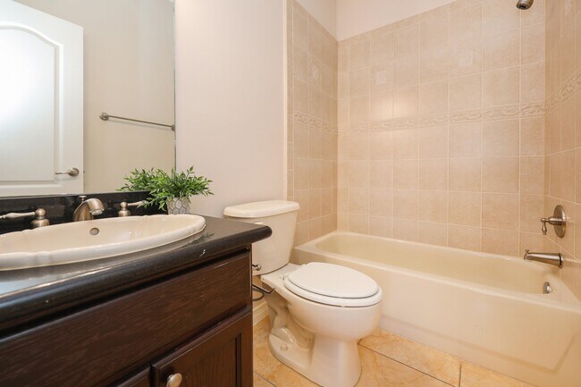 Building Photo - 707 St James Dr