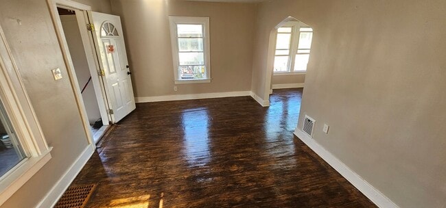 Building Photo - 3 bedroom house for rent