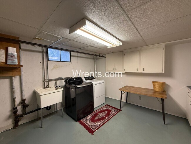 Building Photo - South Hill Charming corner lot 3 bed 2 bath in quiet neighborhood